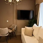 Maison De Luxe