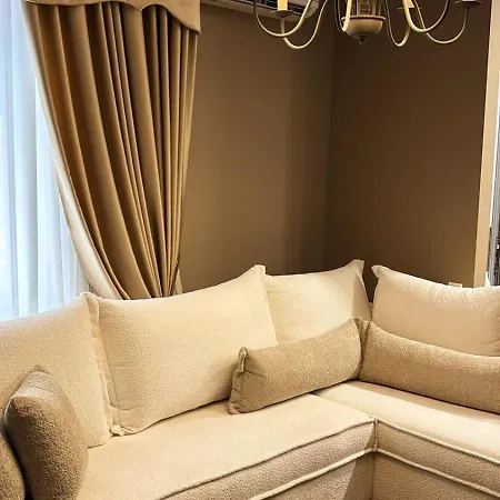 Maison De Luxe