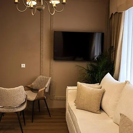 Maison De Luxe