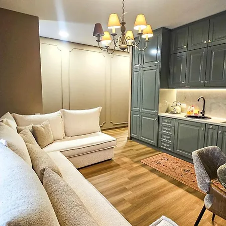 Maison De Luxe
