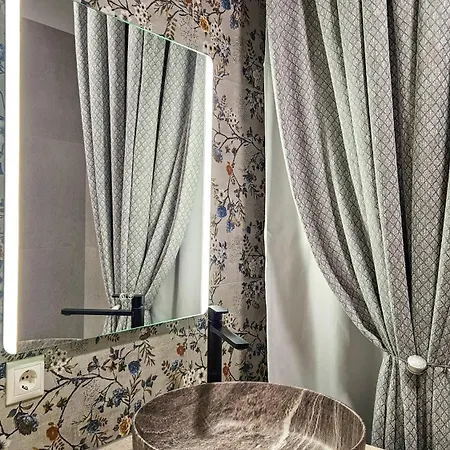 Maison De Luxe *